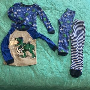 Mix and match dinosaur toddler boy Pajamas 5T.